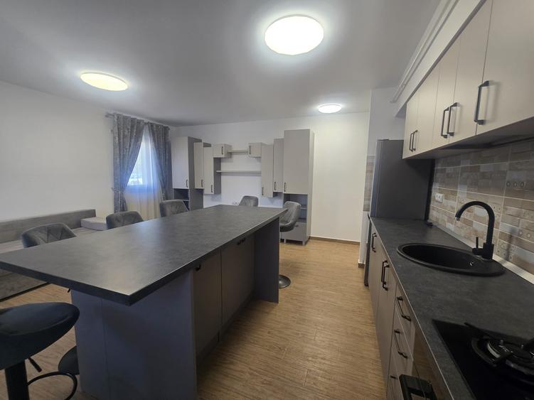 Apartament cu 3 camere decomandat, mobilat în Central