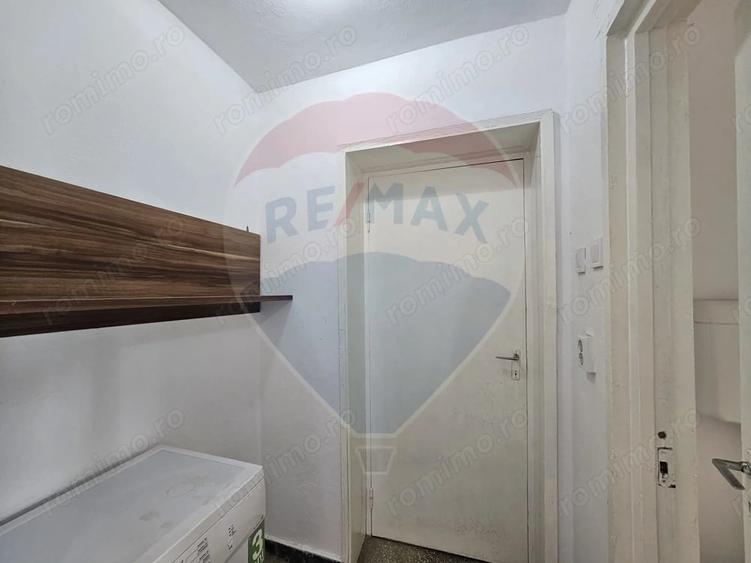 Apartament cu 3 camere semidecomandat în Central