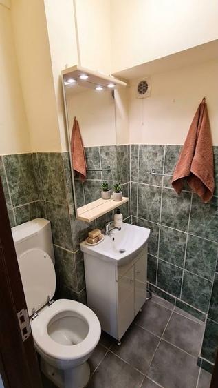 Apartament cu 3 camere semidecomandat, mobilat în P-ța Rosetti
