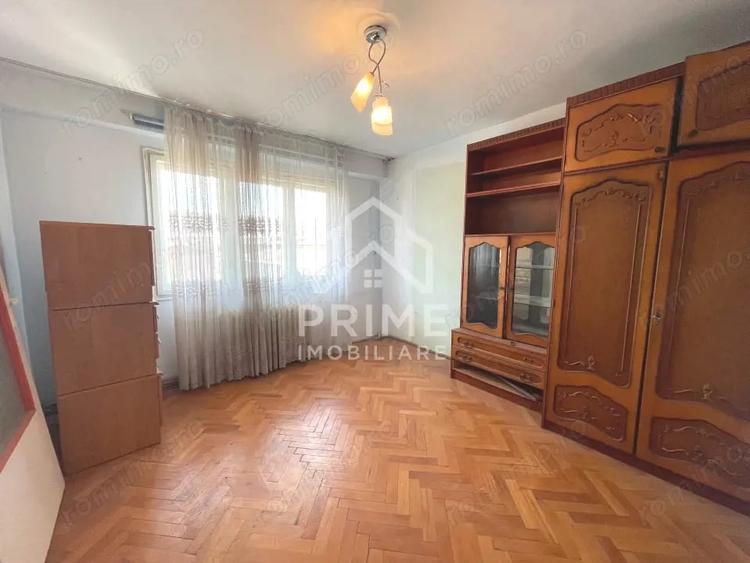 Apartament cu 3 camere decomandat în Cetate