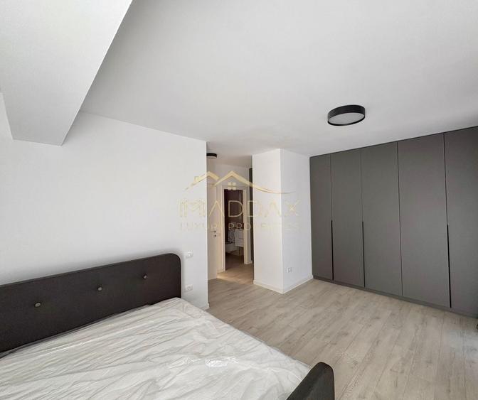 Apartament cu 3 camere semidecomandat, mobilat în Băneasa