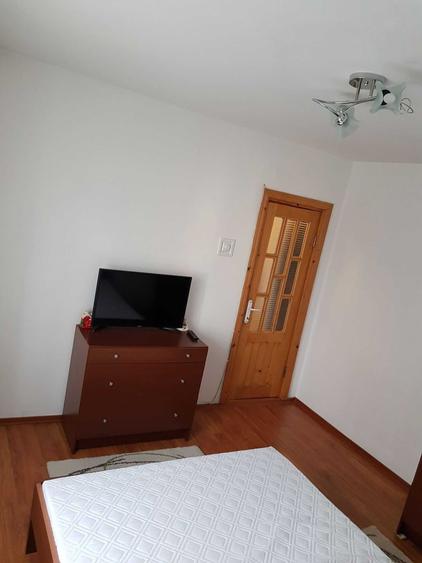 Apartament cu 3 camere semidecomandat în Sud