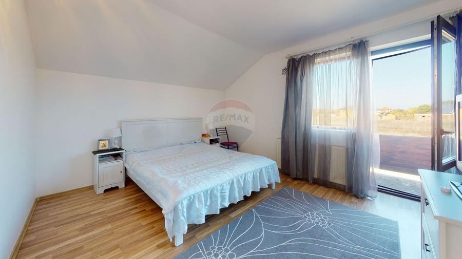 Casă individuală cu 5 camere cu Teren 495 Mp în Gulia