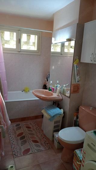 Apartament cu 3 camere decomandat în Girocului