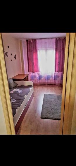Apartament cu 3 camere decomandat în Coman