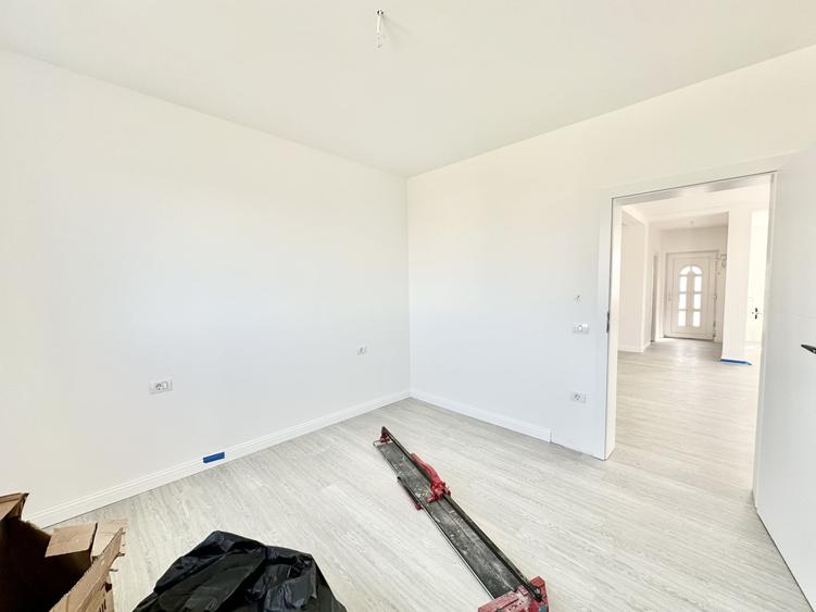 Duplex cu 4 camere cu Canalizare în Moșnița Veche