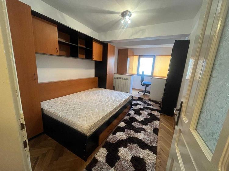 Apartament cu 4 camere decomandat în Bălcescu