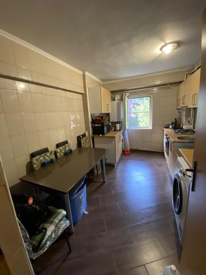 Apartament cu 4 camere semidecomandat, mobilat în Sebastian
