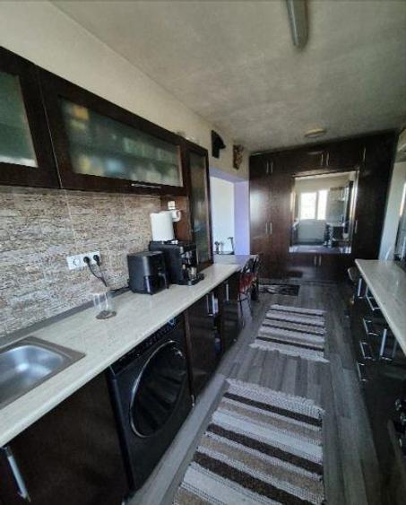 Apartament cu 4 camere semidecomandat în Tătărași