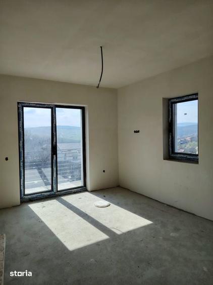Casă cu 4 camere cu Teren 463 Mp în Apahida