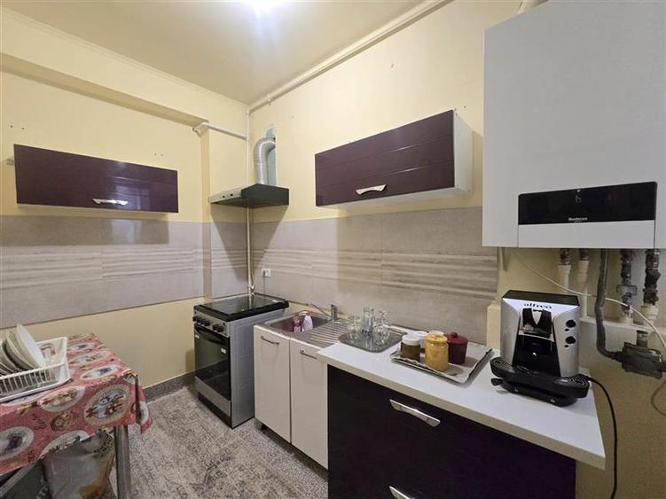 Apartament cu 5 camere semidecomandat în Bucureștii Noi