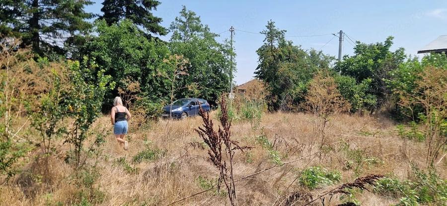 Teren de 1075 mp, în Răsuceni