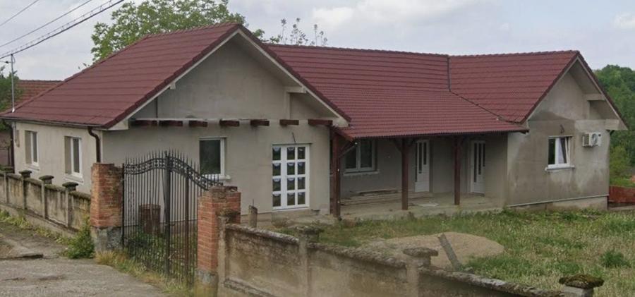 Casă cu 4 camere cu Teren 3500 Mp în Exterior Vest