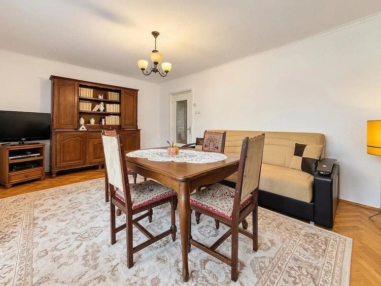 Apartament cu 3 camere decomandat în Girocului