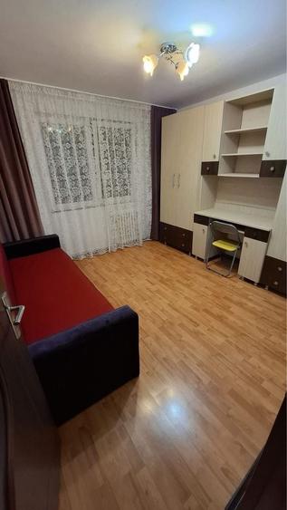 Vand aprtament cu 2 camere, decomandat, zona foarte buna - 4