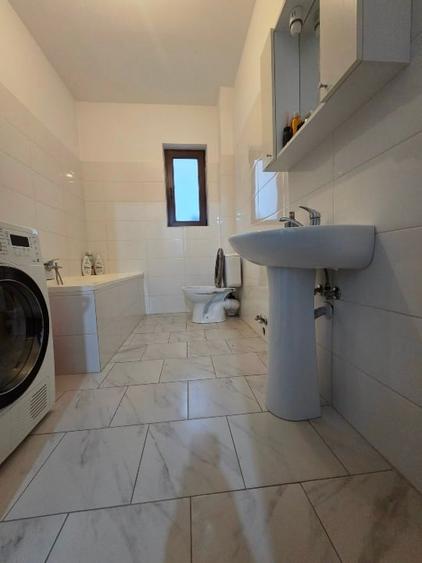 Garsonieră decomandată, mobilată în Valea Adâncă
