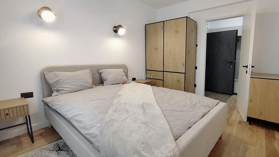 Apartament cu 3 camere semidecomandat, mobilat în Brașovul Vechi