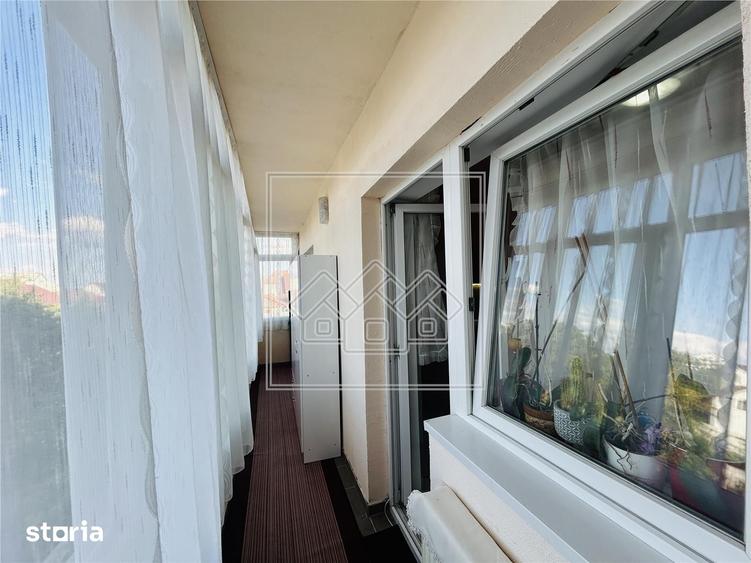 Ap mobilat si utilat, 2 camere, balcon, etaj 13 - Valea Aurie - 13