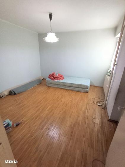 Apartament cu 4 camere decomandat în Delfinariu