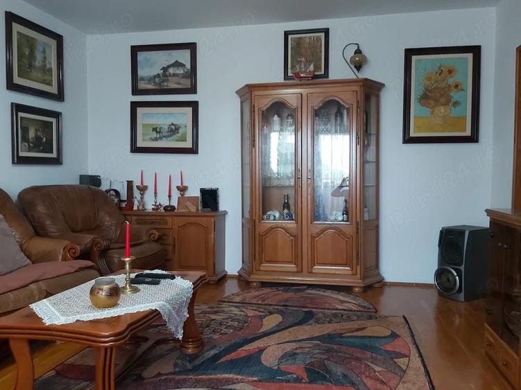 Apartament cu 4 camere decomandat în Sebastian