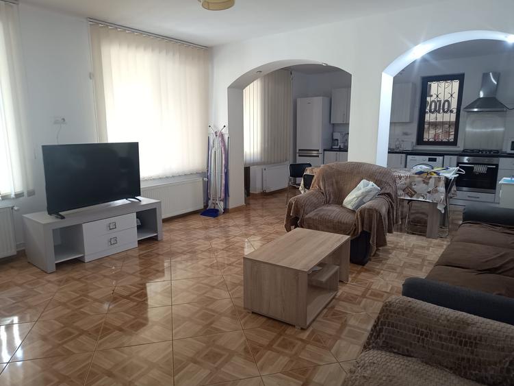Casă cu 4 camere cu Teren 200 Mp în Mărgeanului