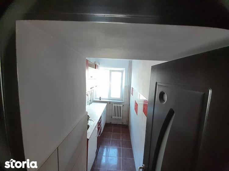 Apartament cu 3 camere nedecomandat în Mircea cel Bătrân