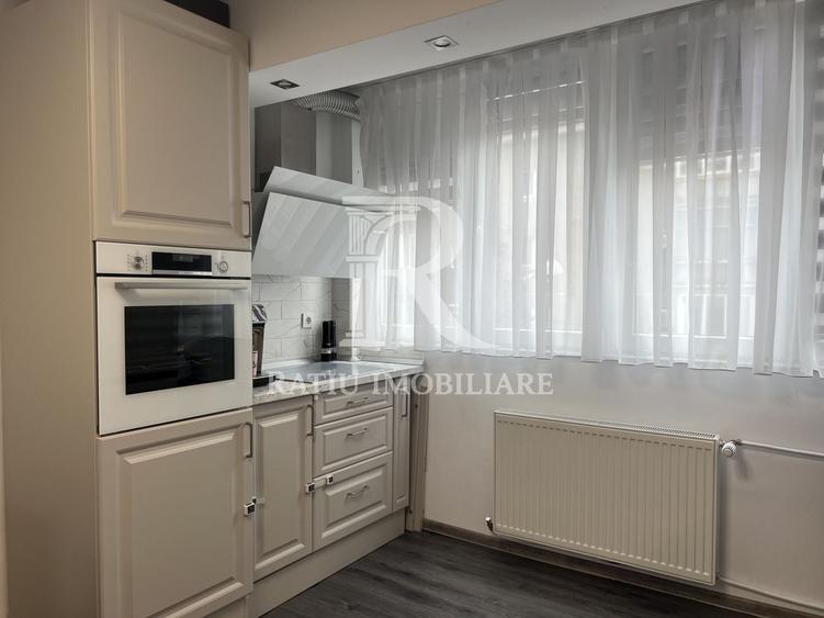 Apartament cu 3 camere nedecomandat, mobilat în Nufărul