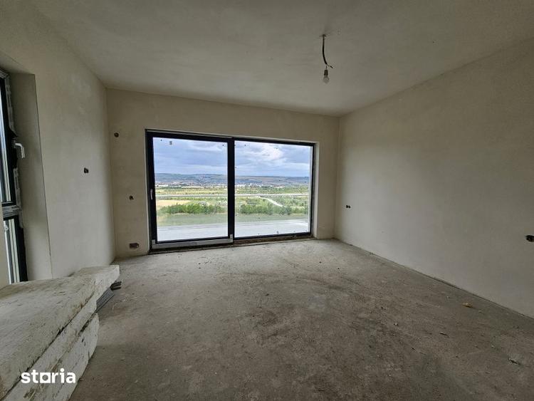 Casă cu 4 camere cu Teren 479 Mp în Sopor