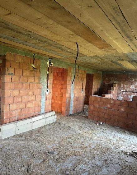 Casă cu Teren 1400 Mp în Central