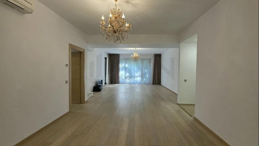 Apartament cu 3 camere semidecomandat în Grădina Icoanei
