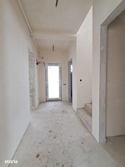 Casă cu 5 camere cu Teren 247 Mp în Florești
