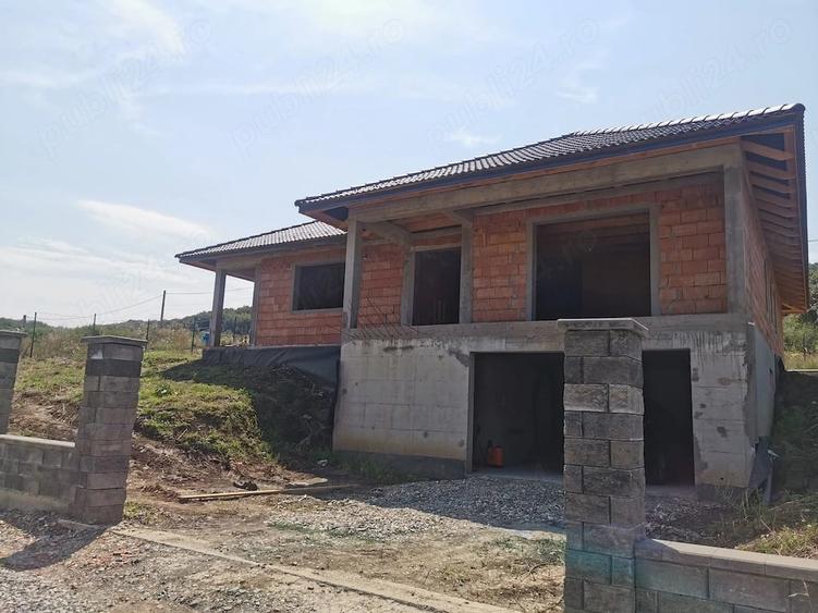 Casă cu Teren 1000 Mp în Jelna