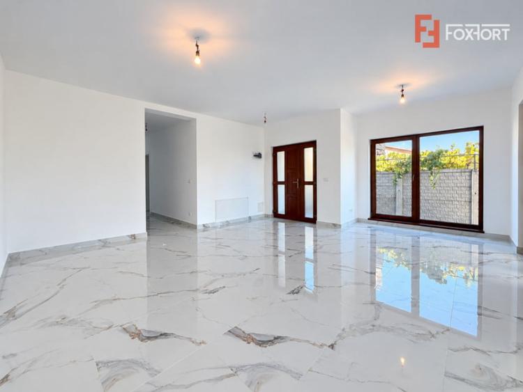 Casă cu 4 camere cu Teren 900 Mp în Sânandrei