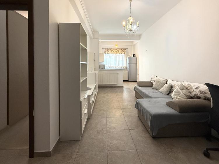 Apartament cu 2 camere semidecomandat, mobilat în Apărătorii Patriei