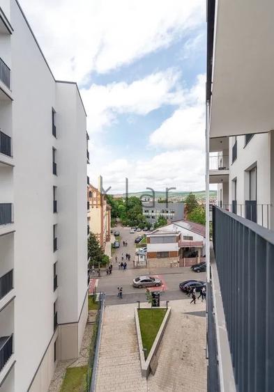 Apartament cu 2 camere semidecomandat, mobilat în Central