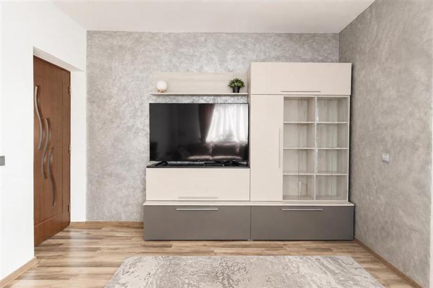 Apartament cu 2 camere decomandat în Tractorul