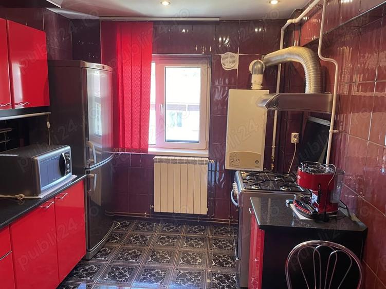 Apartament cu 3 camere decomandat în Petros