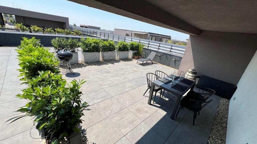 Apartament cu 2 camere decomandat în Exterior Vest