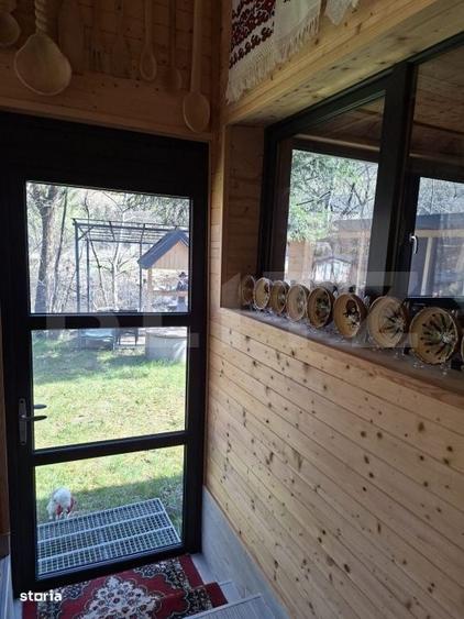 Casă cu 4 camere în Lăpuștești
