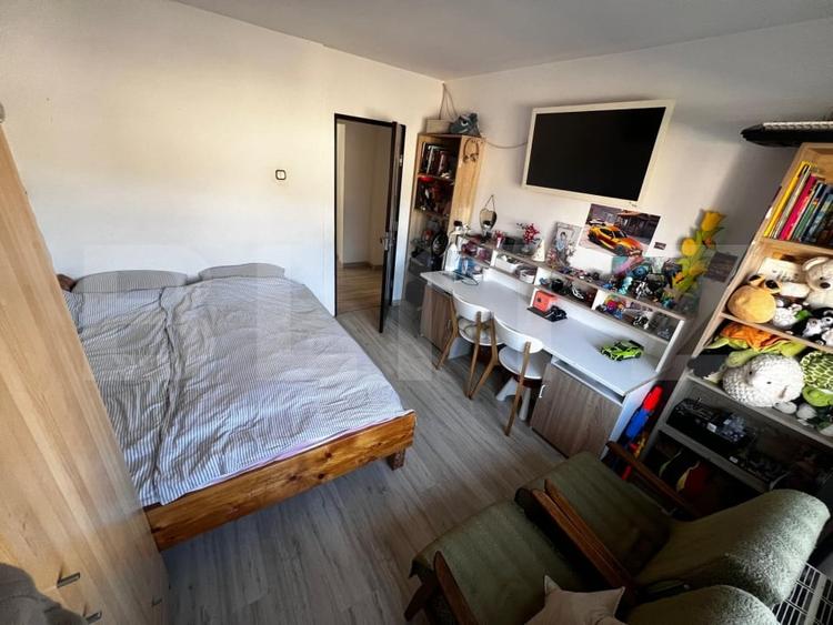 Apartament cu 3 camere semidecomandat, mobilat în Codlea