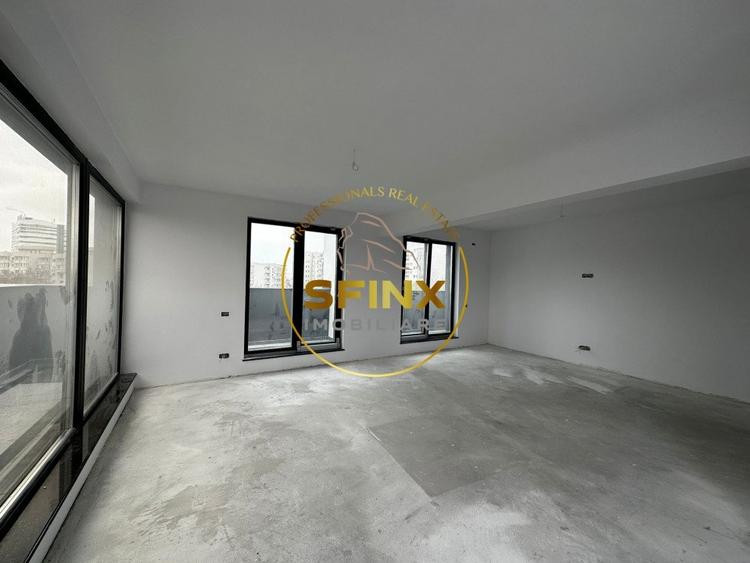 Penthouse cu 6 camere decomandat în Mihai Bravu