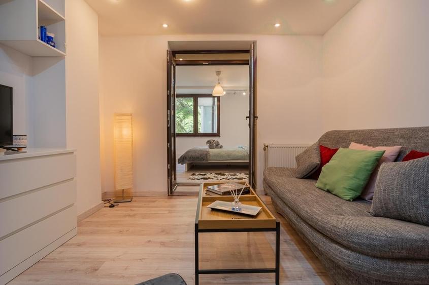 Apartament cu 2 camere semidecomandat în Calea Victoriei