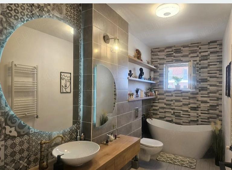 Apartament cu 3 camere decomandat în Metalurgiei