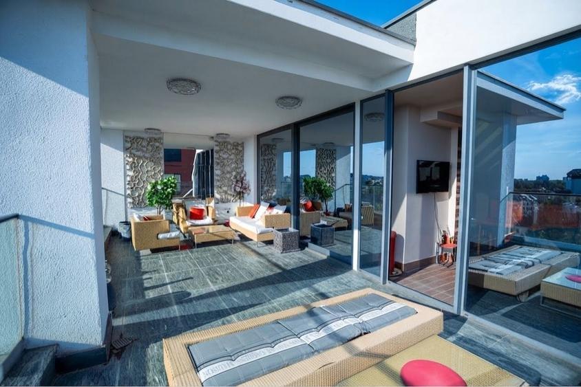 Penthouse cu 10 camere decomandat, mobilat în Herăstrău