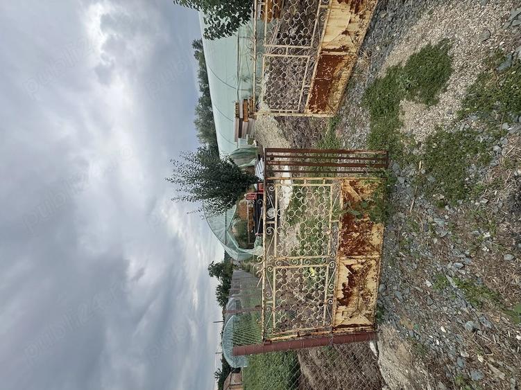 Teren de 1500 mp, în Hotarele