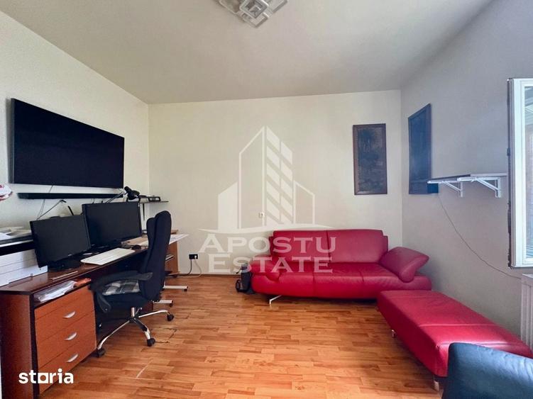 Casă cu 8 camere cu Teren 548 Mp în Fabric