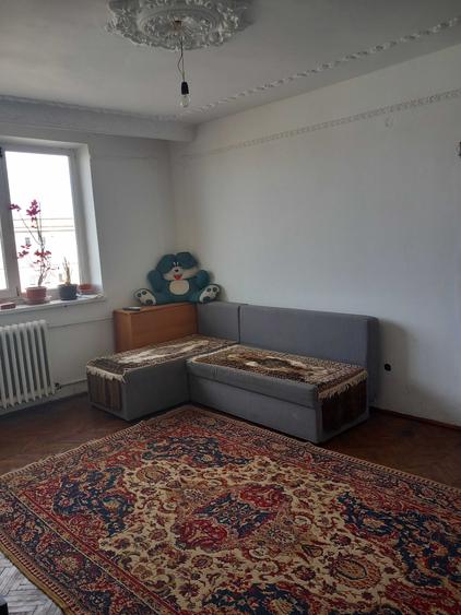 Apartament cu 2 camere semidecomandat în Crihala