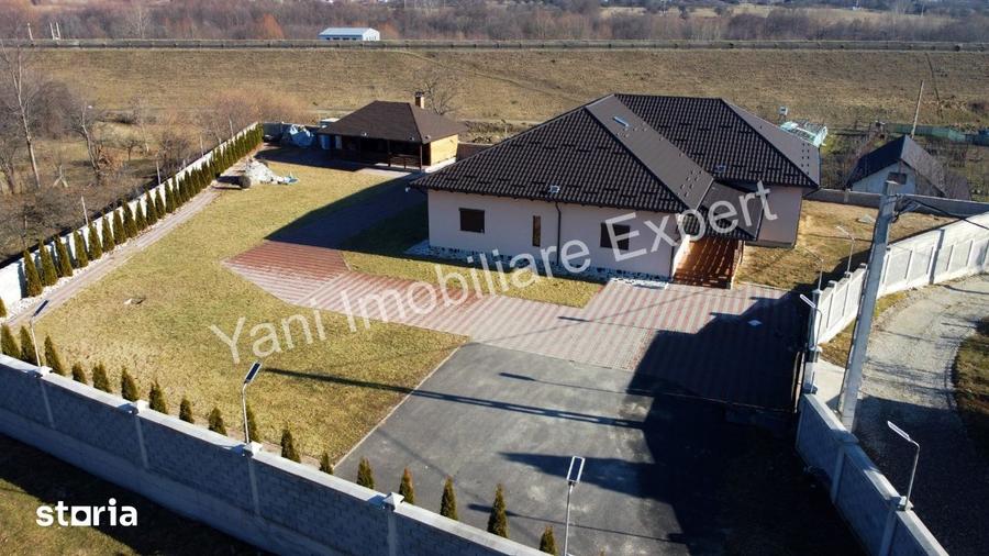 Casă cu 5 camere cu Teren 3600 Mp în Albești