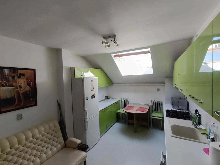 Apartament cu 3 camere decomandat în Zorilor