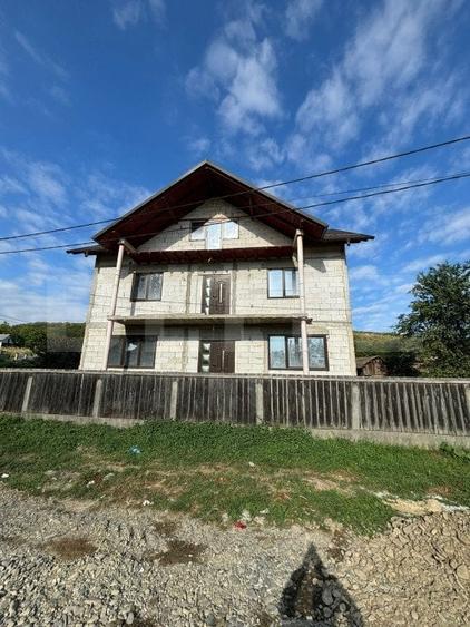 Casă individuală cu 4 camere cu Teren 250 Mp în Exterior Sud